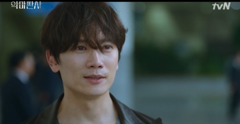 《惡魔法官》EP.15-16:金佳溫追隨著姜耀漢的背影找到他，兩人相視而笑