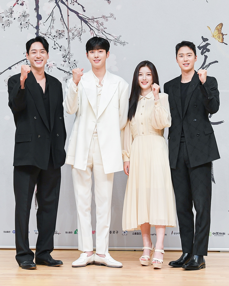 SBS新劇《紅天機》製作發表會!主演群加油合照