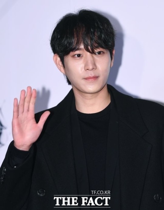 金永大則出演娛樂公司當紅大明星「孔泰成」一角