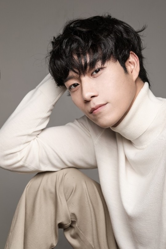 金永大則出演娛樂公司招牌大明星「孔泰成」一角