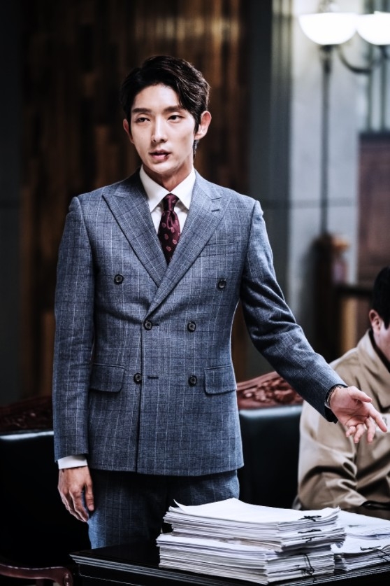 李準基主演韓劇《武法律師》