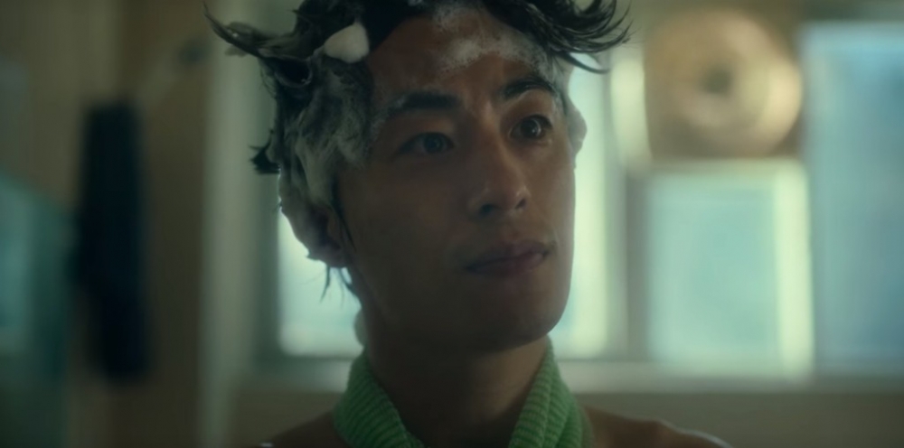 Netflix《D.P：逃兵追緝令》劇情：因此D.P緝捕組召回在醫院休養的韓浩烈（具教煥 飾）回到基地，再度與安俊浩重組出發