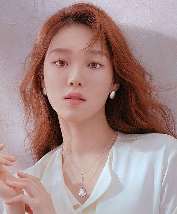 李聖經在劇中將飾演經紀公司萬能宣傳部組長「吳韓星」