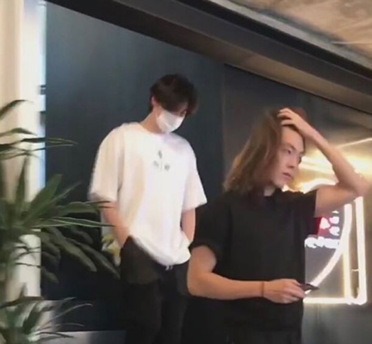 金宇彬和李鍾碩一起去李鍾碩開的咖啡廳