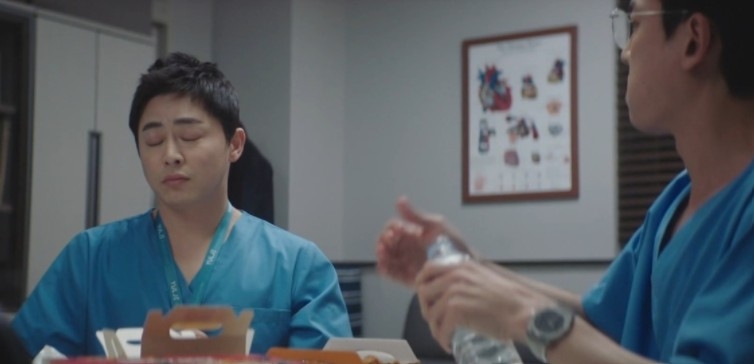 韓劇《機智醫生生活2》EP.9劇情(兩人潑水)