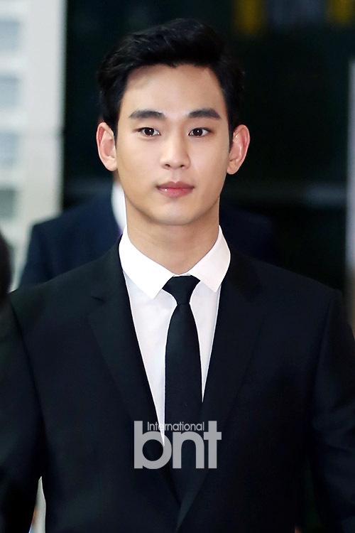 金秀賢主演新劇《那天晚上》定檔