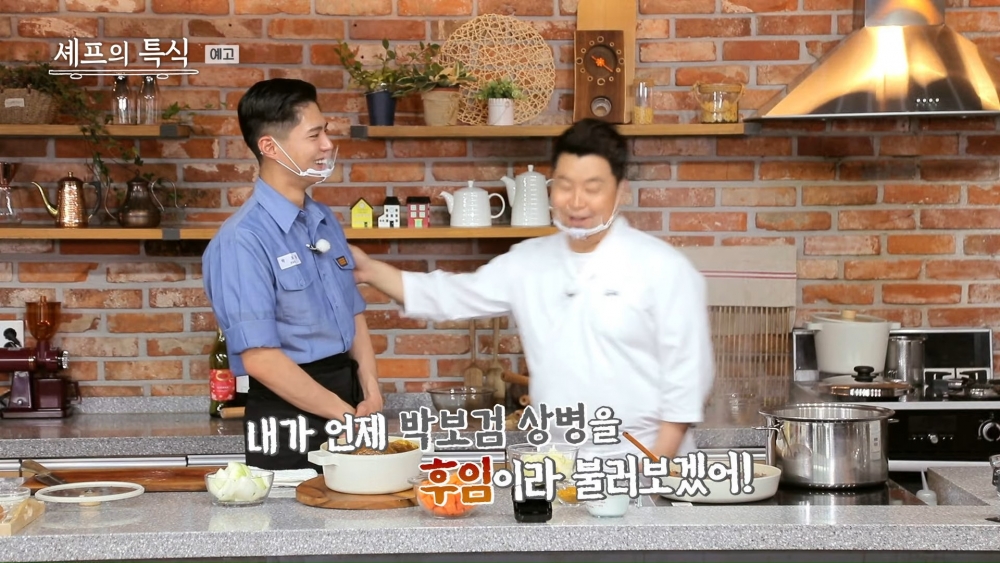 朴寶劍出演國防部YouTube大秀廚藝!「高清版」令粉絲狂刷感謝還重點誤:手臂肌帥炸❤