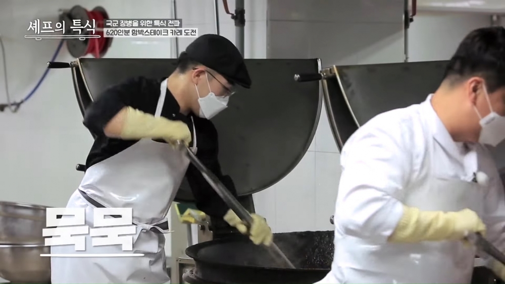 朴寶劍參與國防部YouTube被誇「連手臂青筋都完美」！敬業態度工作人員讚不絕口～