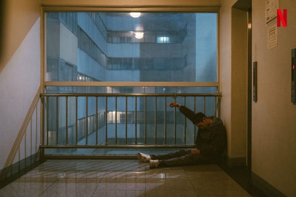 Netflix《D.P：逃兵追緝令》首波劇照！丁海寅「沉穩二兵」遇上具高煥「大喇喇前輩」展開熱血追趕記