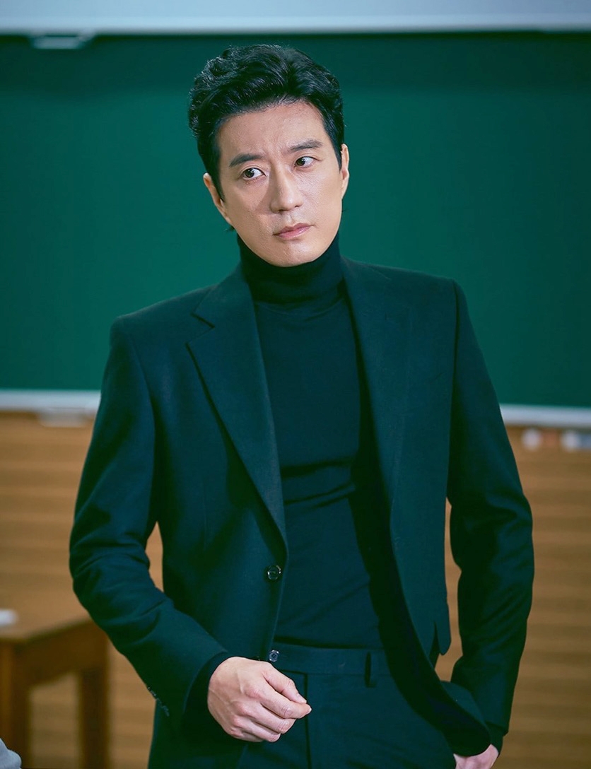 金明民曾是滑雪服裝店銷售員