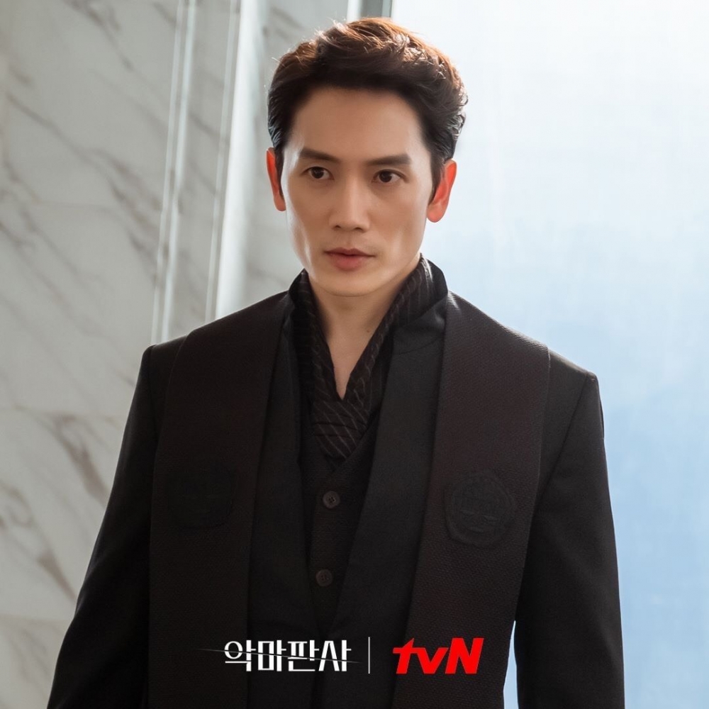 《惡魔法官》終映感想！池晟黑套裝劇照