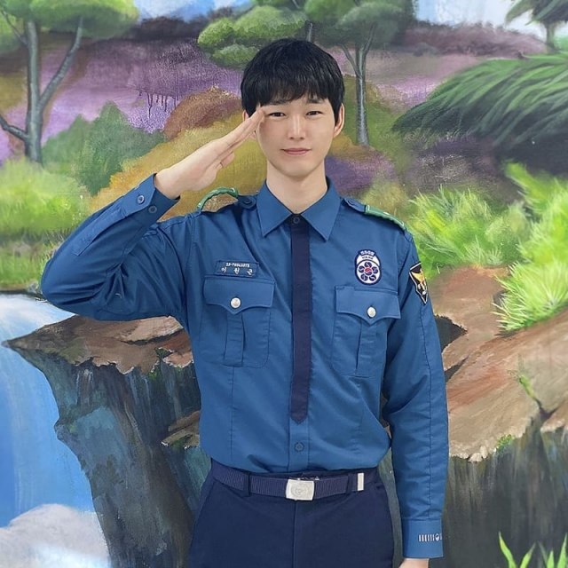 李源根2019年6月以義務警察身份入伍服役