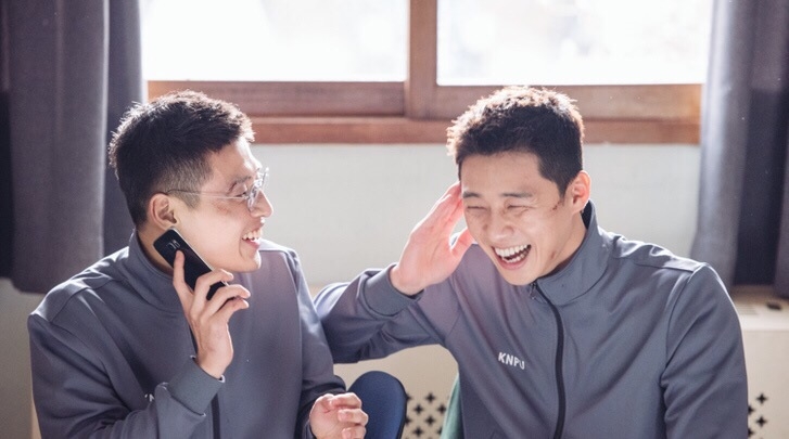 朴敘俊與姜河那化身「警校二傻」