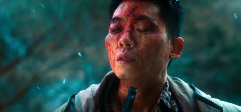 Netflix《D.P：逃兵追緝令》劇情：石峰直到最後都下不了手，只留下了「如果我想改變，至少該做點什麼吧？」說完便舉槍自盡