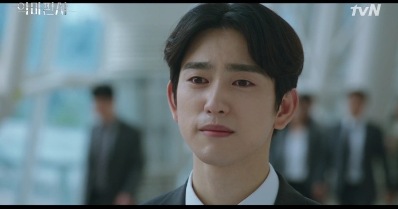 《惡魔法官》EP.15-16:金佳溫追隨著姜耀漢的背影找到他，兩人在相視而笑後正式道別