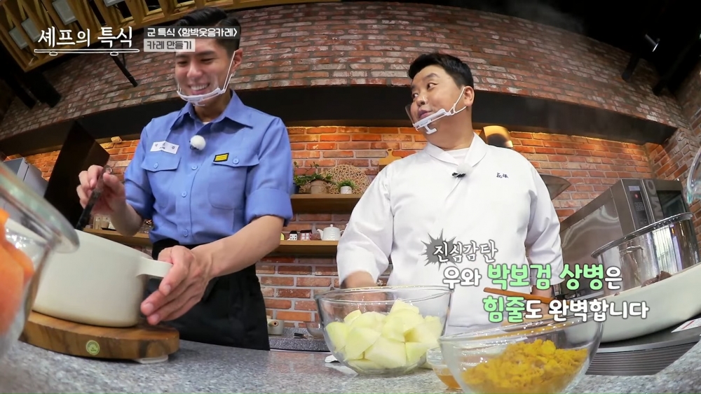 朴寶劍參與國防部YouTube被誇「連手臂青筋都完美」！敬業態度工作人員讚不絕口～