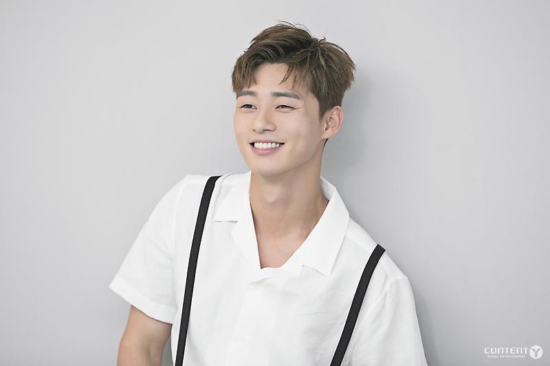 朴敘俊 畫報花絮照02