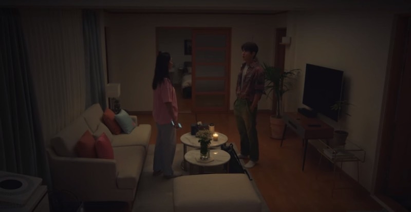 韓劇《海岸村恰恰恰》ep.3-ep.4劇情:尹慧珍因家裡停電、洪斗植幫她找出了解決辦法
