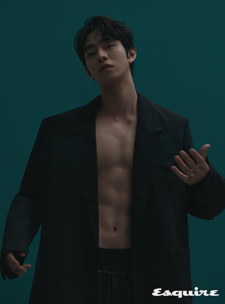 安孝燮 畫報 肌肉