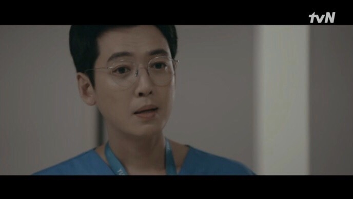 雋婠不明所以,於是開門走進病房,卻看到翊晙&頌和之間的互動,才忽然察覺的或許真的像翊純所說的。