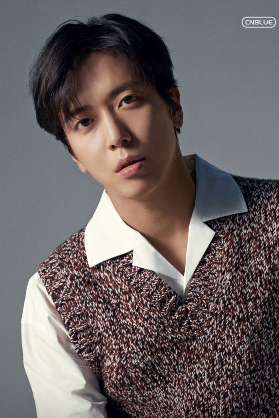 鄭容和出演驅魔題材KBS《大發不動產》大獲好評，並在當時的採訪中提到會盡快攜新作回歸，而他也兌現了承諾、有望主演浪漫愛情喜劇《不著邊際》（밑도끝도없이）