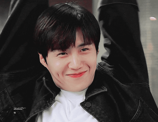 不過即使演員生涯忙碌、金宣虎依舊固定出演綜藝《兩天一夜》，可見對搞笑有多執著(?)XD 也繼續鎖定下週《海岸村恰恰恰》的最新劇情囉～