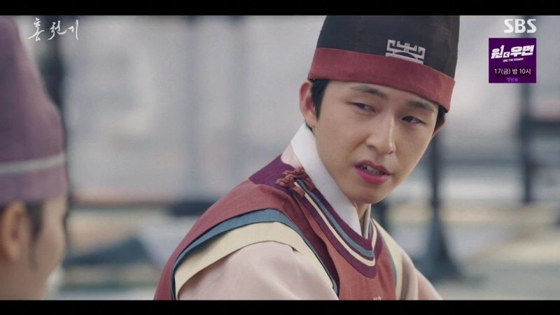 《紅天機》EP.5-EP.6劇情:紅天機向好友崔定(洪慶 飾)打探河藍的事情,忽然產生這位河主簿,就是20年前和她相約見面、卻沒出現的少年。