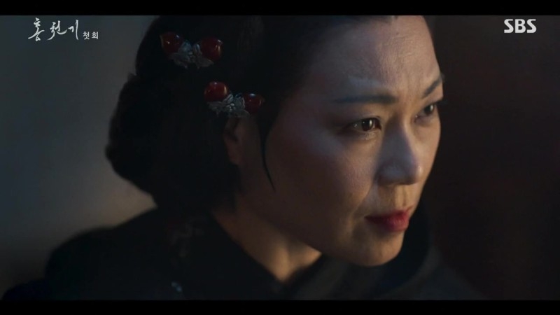 韓劇《紅天機》第1-2集劇情:這才發現當年沒能除掉河成鎮,於是讓他交出河藍進行祭典02