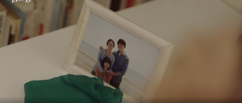 洪斗植還意外的發現，當年請爺爺幫忙拍照的家庭、正是惠珍一家！根本是天注定的緣分啊