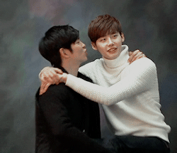 尹均相公主抱李鍾碩 動圖gif