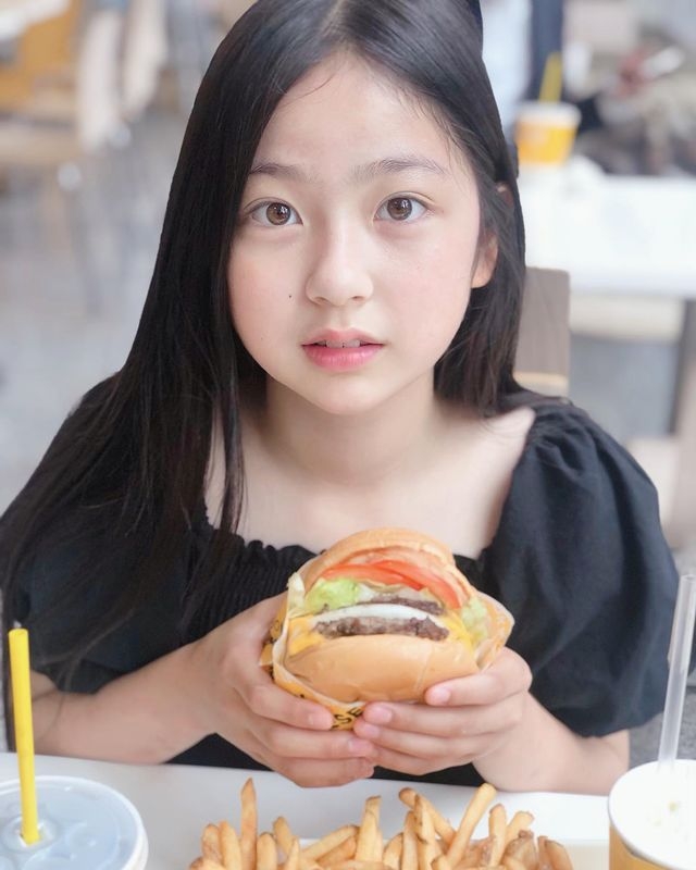 李南景出生於2009年,今年12歲