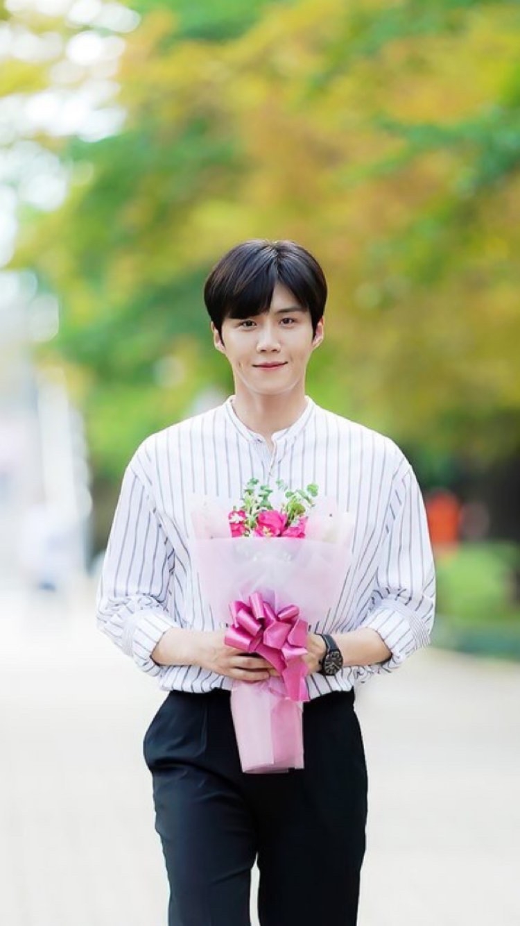 金宣虎女友視角 約會時拿著花向妳走來