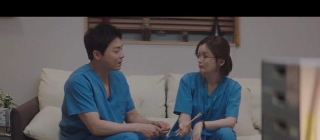 ，於是想讓頌和餵食他，頌和雖然很害羞又有點尷尬，不過還是答應實行