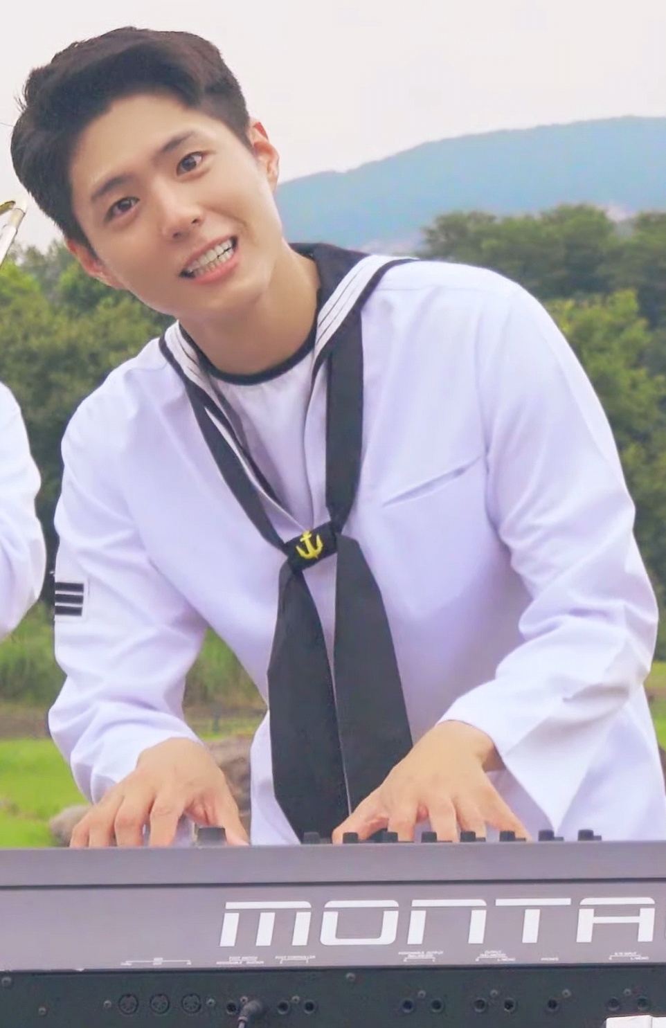 朴寶劍出演海軍線上演唱會表演現場03