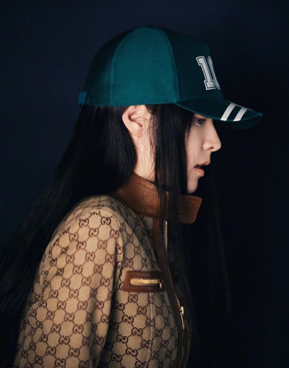 李英愛換穿多套Gucci精品服飾