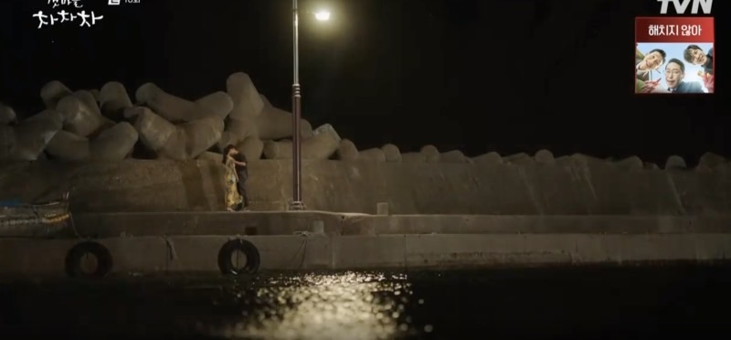 終於忍不住的吻上了惠珍，並表示自己再也無法否定這份感情