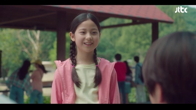 李南景(이남경)曾出演《回到18歲》男主角女兒小時候