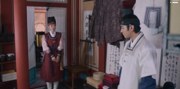 隨後河藍帶著紅天機參觀書文觀，兩人還一起到天儀台上看星星