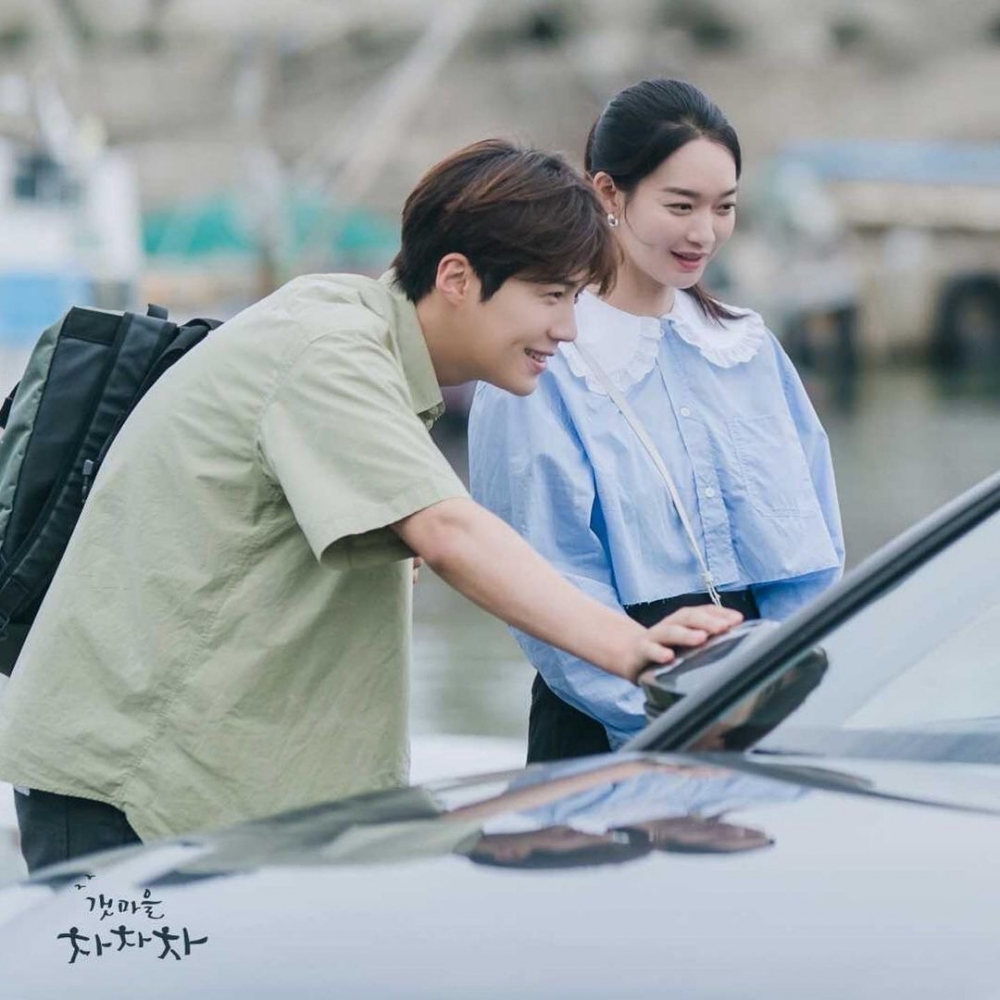 而在最新公開的劇情裡，洪班長意外的提前見到了未來岳父母XD