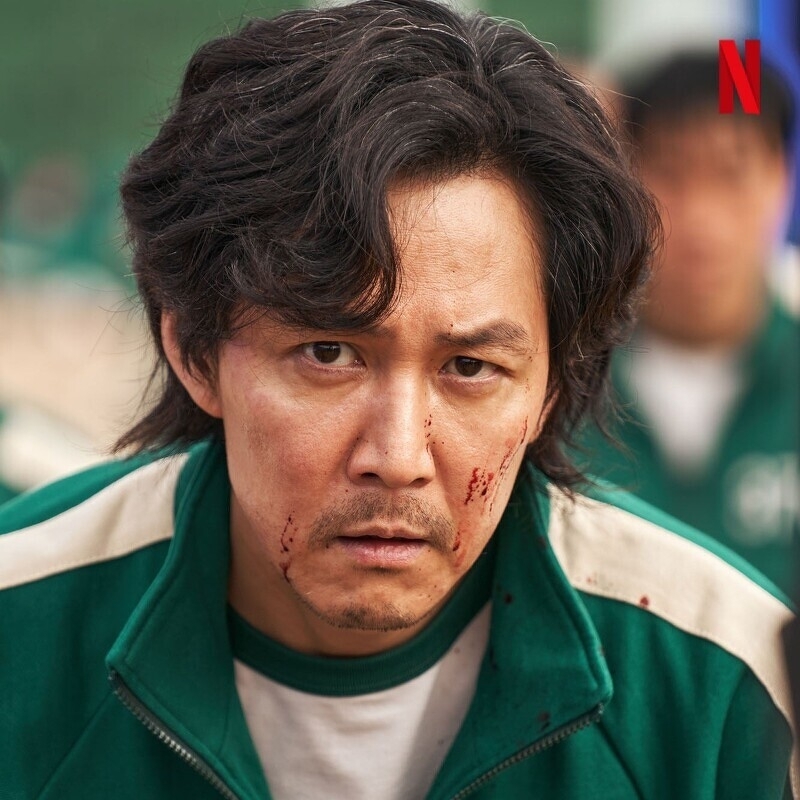 李政宰在《魷魚遊戲》中飾演「成奇勳」