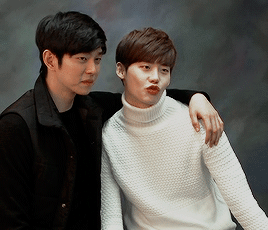 李鍾碩裝可愛逗笑尹均相