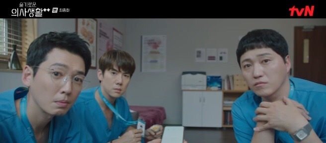 安政源（柳演錫 飾）、金雋婠（鄭敬淏 飾）、楊碩亨（金大明 飾）皆表示，如果他們真的在交往就把財產全部給頌和XD