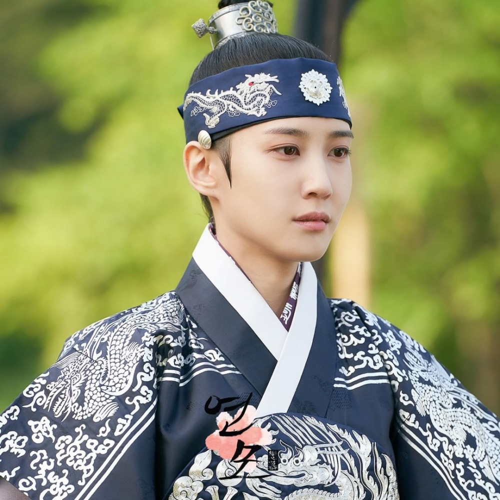 KBS新劇《戀慕》首播定檔&劇照公開!朴恩斌飾演假扮哥哥成為世子「李輝」劇照