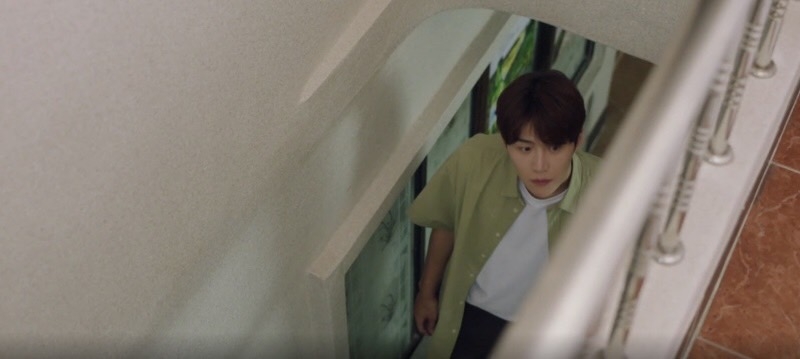 雖然他與洪斗植暢聊如何種蘭花、下圍棋，但仍舊想阻止兩人交往。而這段話都被洪斗植聽到了