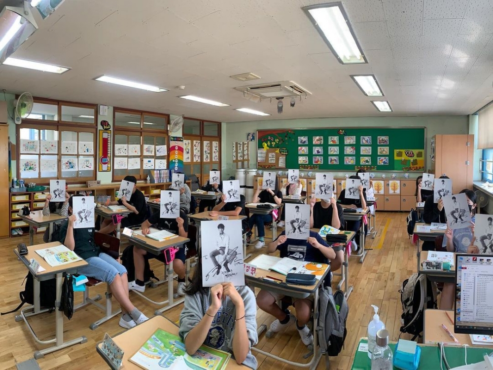 光州某小學全班都收到了李到晛的親筆簽名照