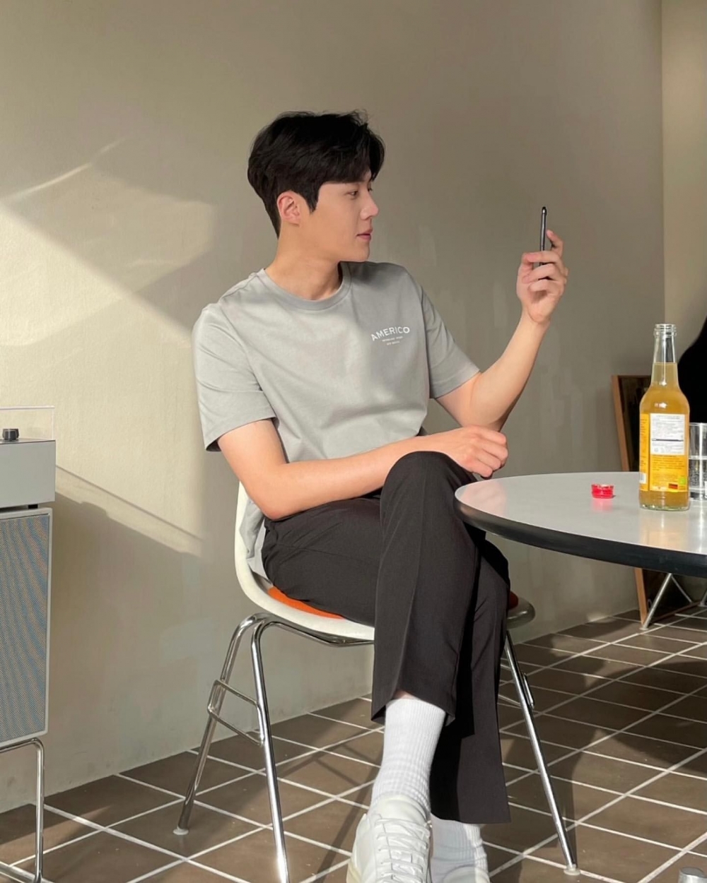 與金宣虎咖啡廳約會