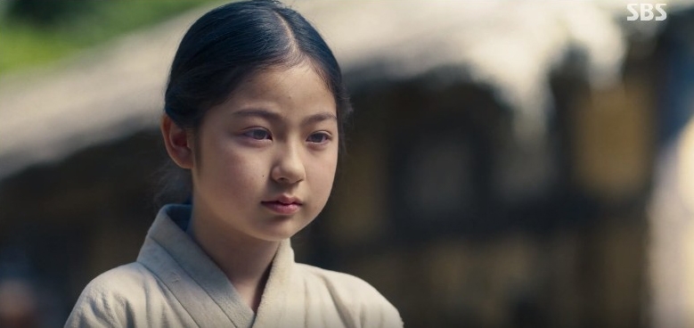 李南景飾演女主角「紅天機」童年時期02