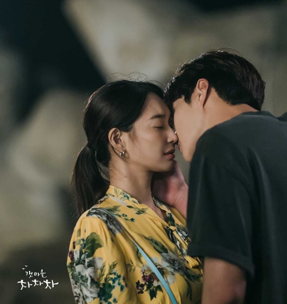 尹惠珍&洪斗植在夜晚的海邊擁吻真的超浪漫❤ 根本是天注定的緣分啊～