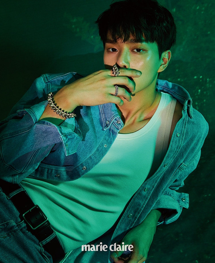 宋江「成熟野性」畫報登場❤表示自己對於到一個新的環境(拍攝場)會需要花些時間適應,再者為了在有限的時間內熟悉角色