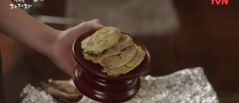 不過暖心的斗植當然沒忽略惠珍的心意，還說爺爺生前最喜歡吃惠珍買的那家煎餅店